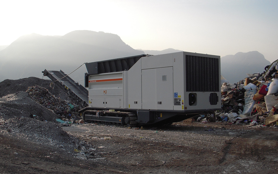 m-j_4000m_mobile-pre-shredder-shredding-bulky-waste-in_italy